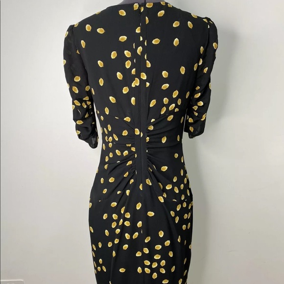 🎈🧨💗Host Pick ☄️🧨 Gorgeous Country Road ruched patterned pencil dress - Picture 2 of 9